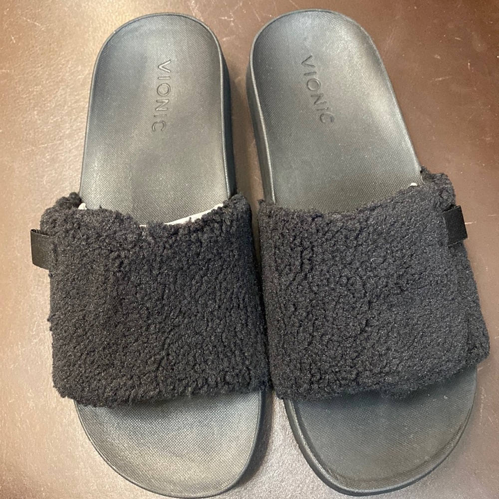 Vionic black shearling slipper slide